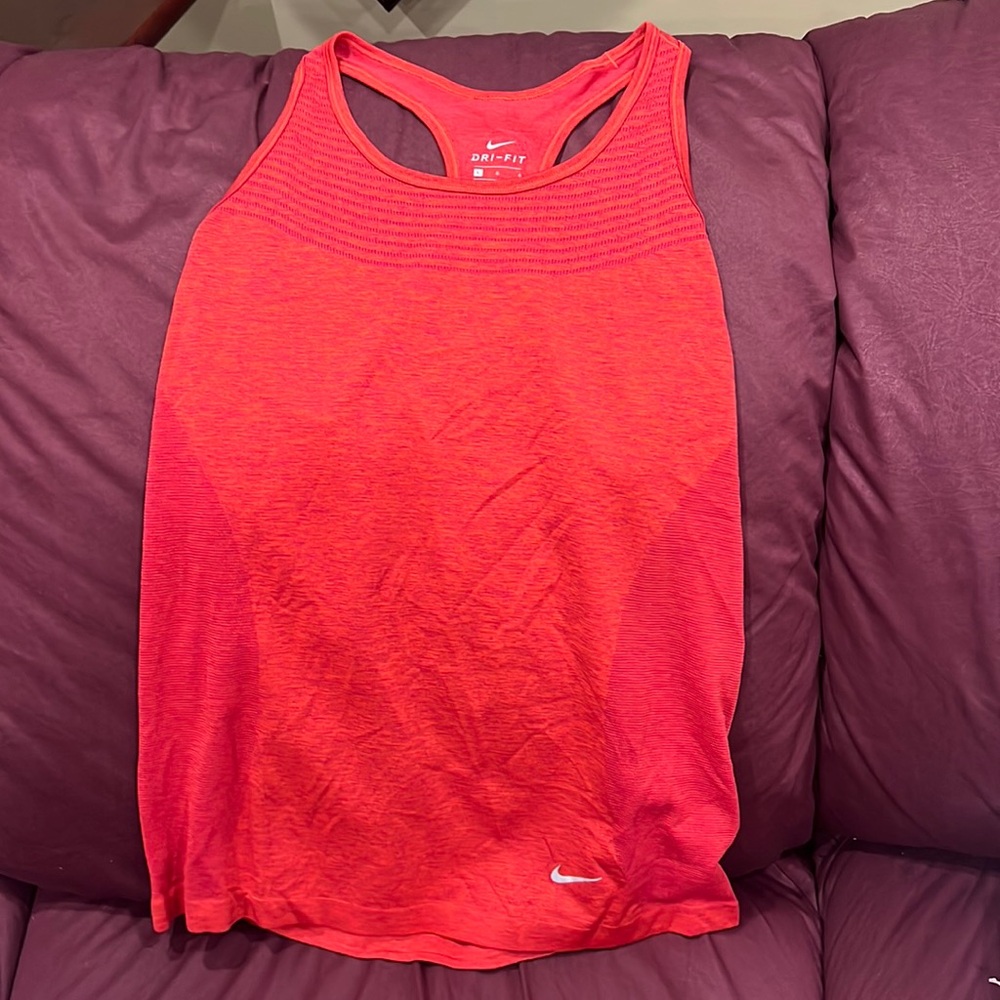 NIKE tank